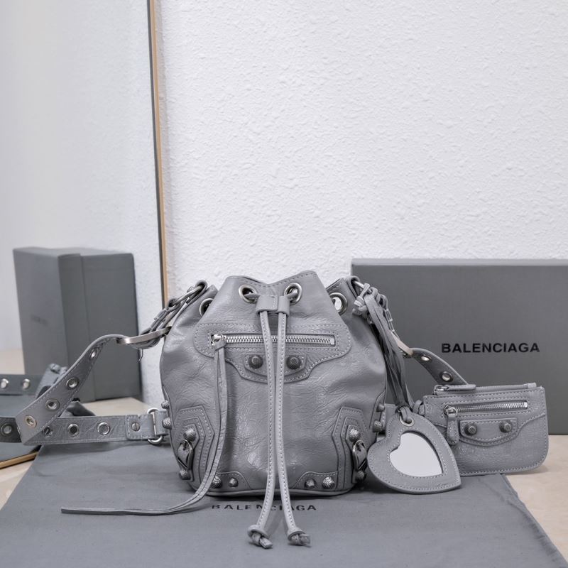 Ba*len*cia*ga bucket bags